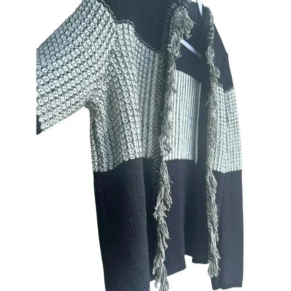 Chico’s Women Blocked Pattern Arlene Cardigan. Size: 1 (S). - Picture 7 of 10